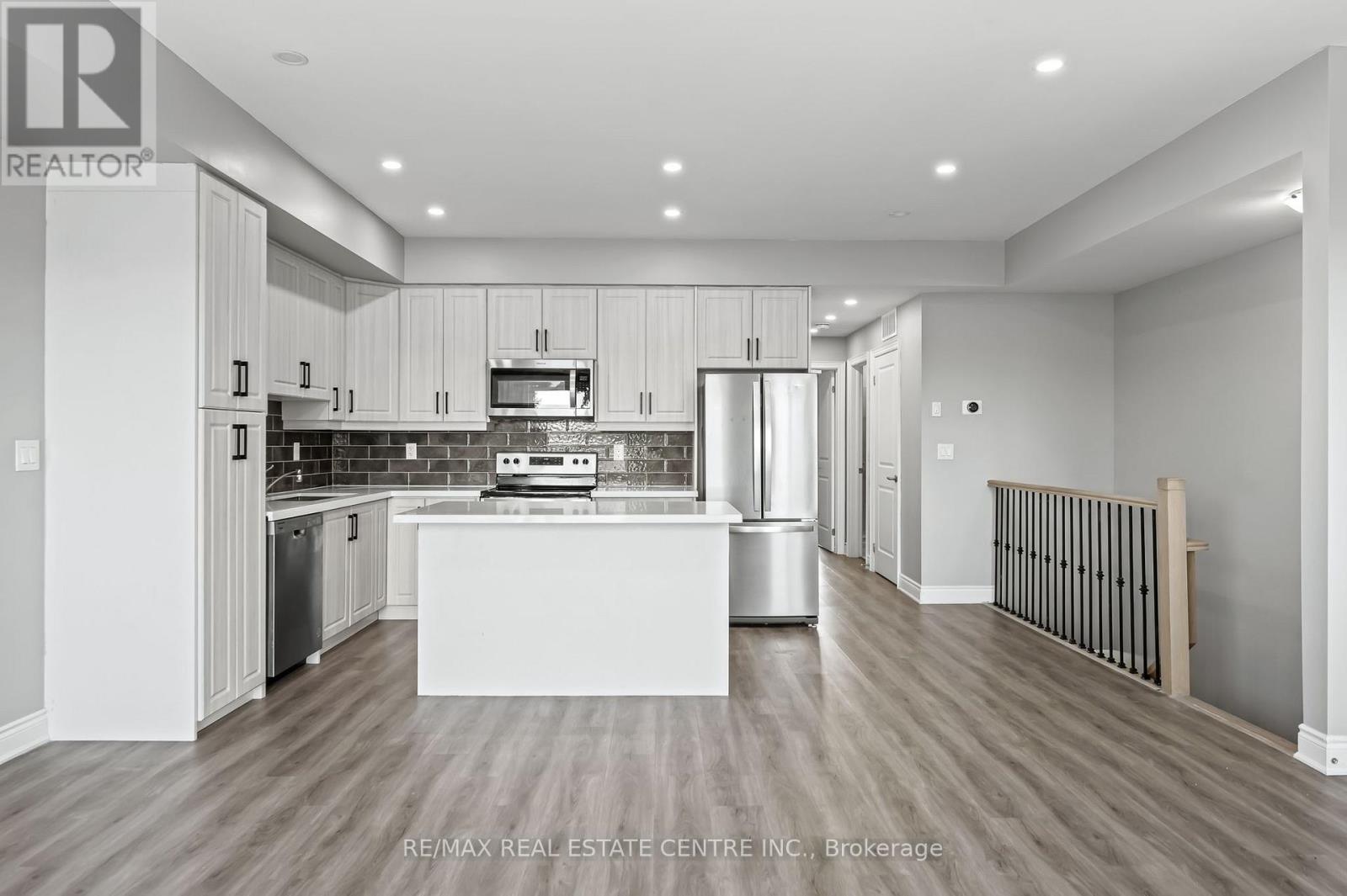 Property at 302 - 721 FRANKLIN BOULEVARD image 4