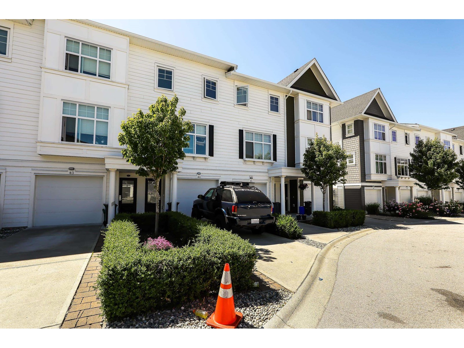 Property at 82 27735 ROUNDHOUSE DRIVE image 2