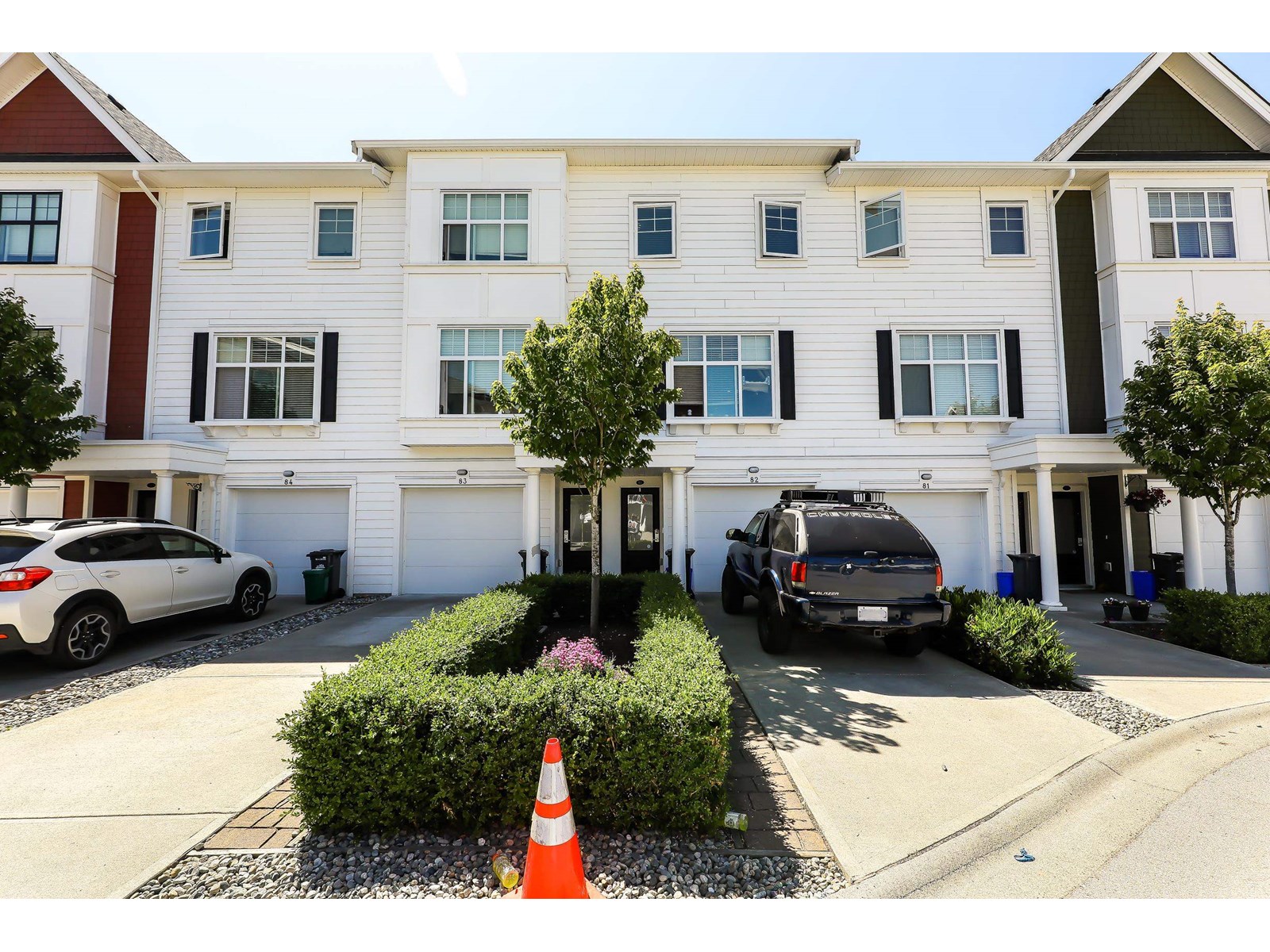 Property at 82 27735 ROUNDHOUSE DRIVE image 3