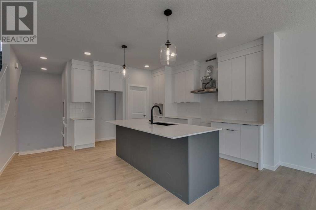 Property at 839 Bayview Terrace SW image 5