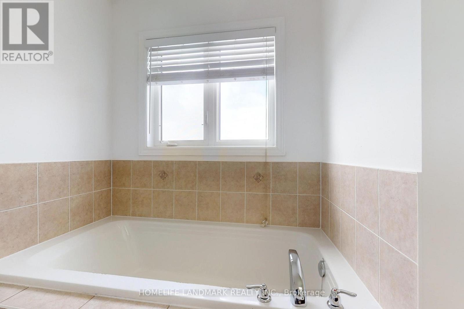 52 Chelsea Crescent, Bradford West Gwillimbury (Bradford), Ontario  L3Z 0J7 - Photo 19 - N12234402