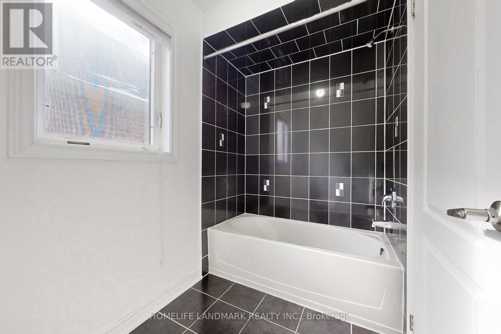 52 Chelsea Crescent, Bradford West Gwillimbury (Bradford), Ontario  L3Z 0J7 - Photo 28 - N12234402