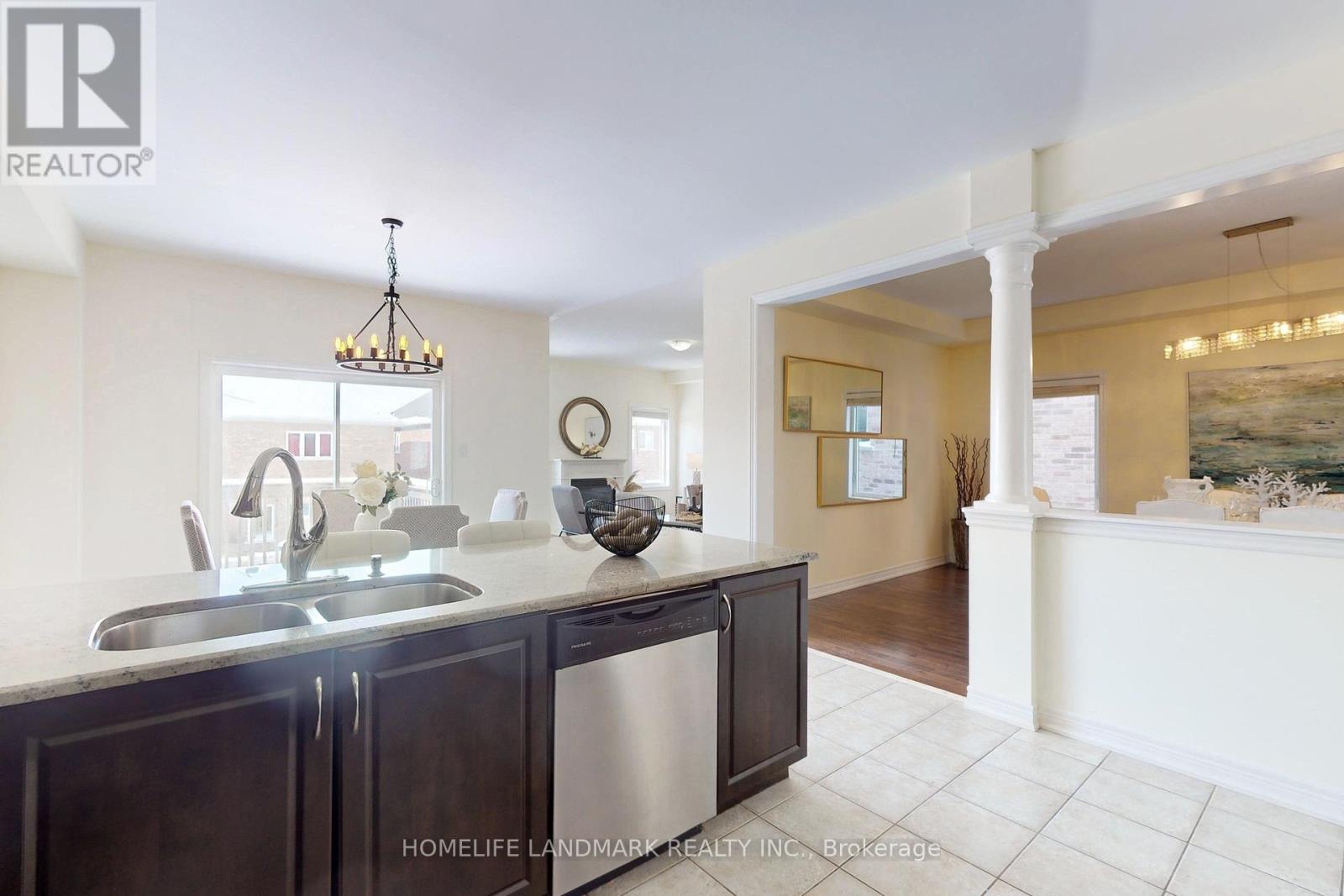 52 Chelsea Crescent, Bradford West Gwillimbury (Bradford), Ontario  L3Z 0J7 - Photo 9 - N12234402