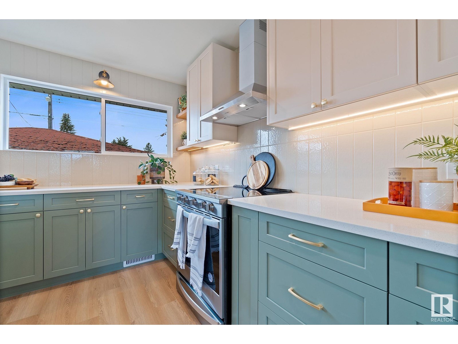 Property at 9444 74 ST NW image 4