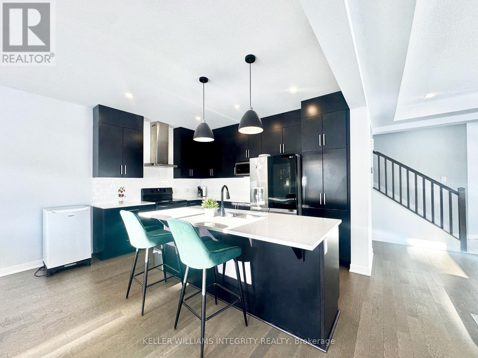 830 Crossgate Street, Ottawa, Ontario  K2J 7E5 - Photo 6 - X12234440