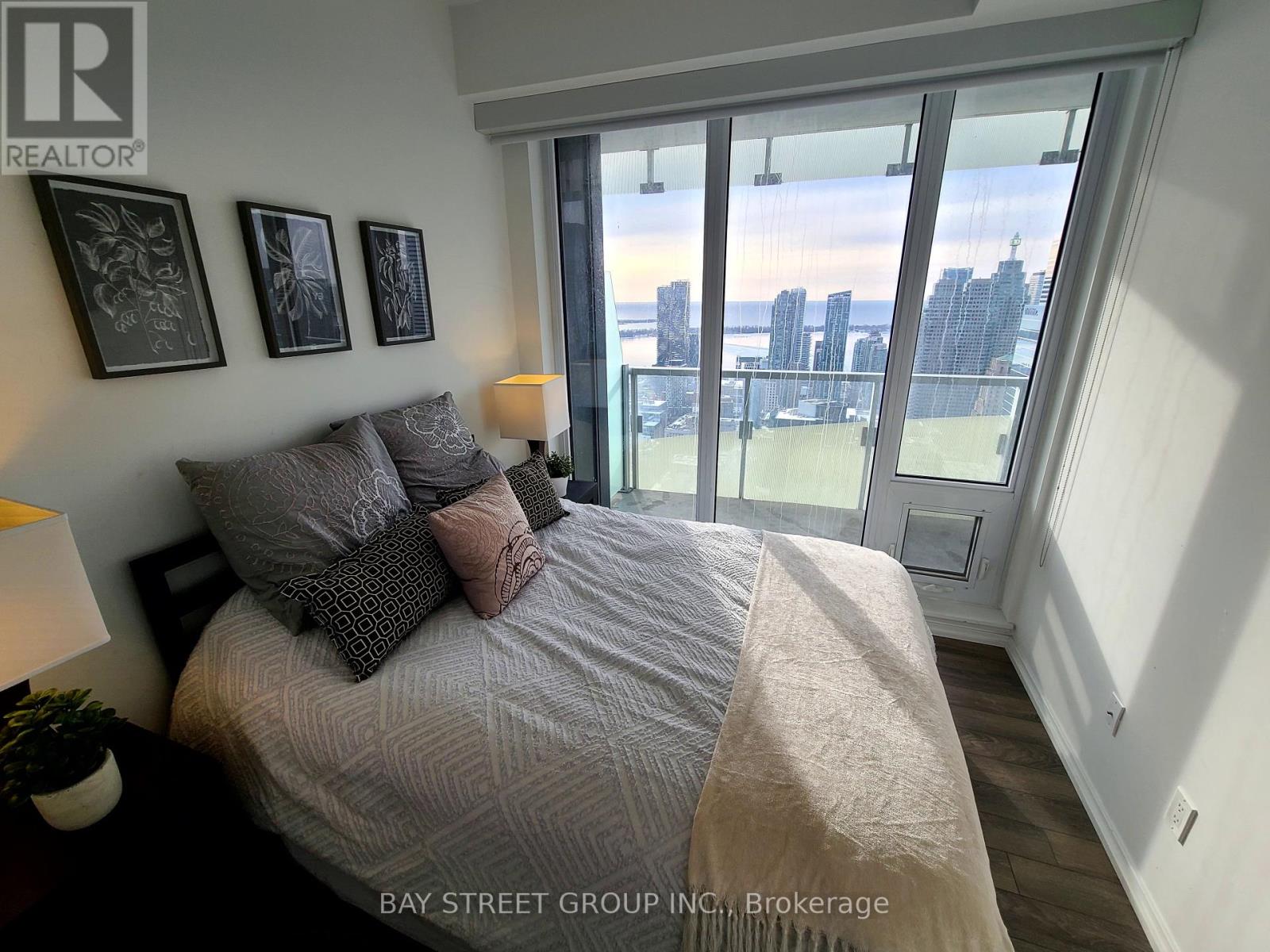 5709 - 197 Yonge Street, Toronto, Ontario  M5B 0C1 - Photo 8 - C12234431
