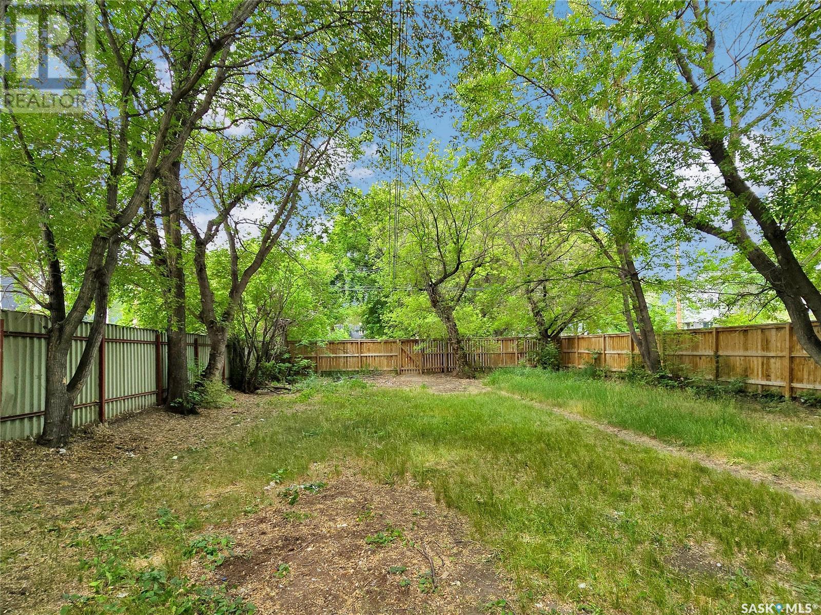 Property at 221 N AVENUE S image 4