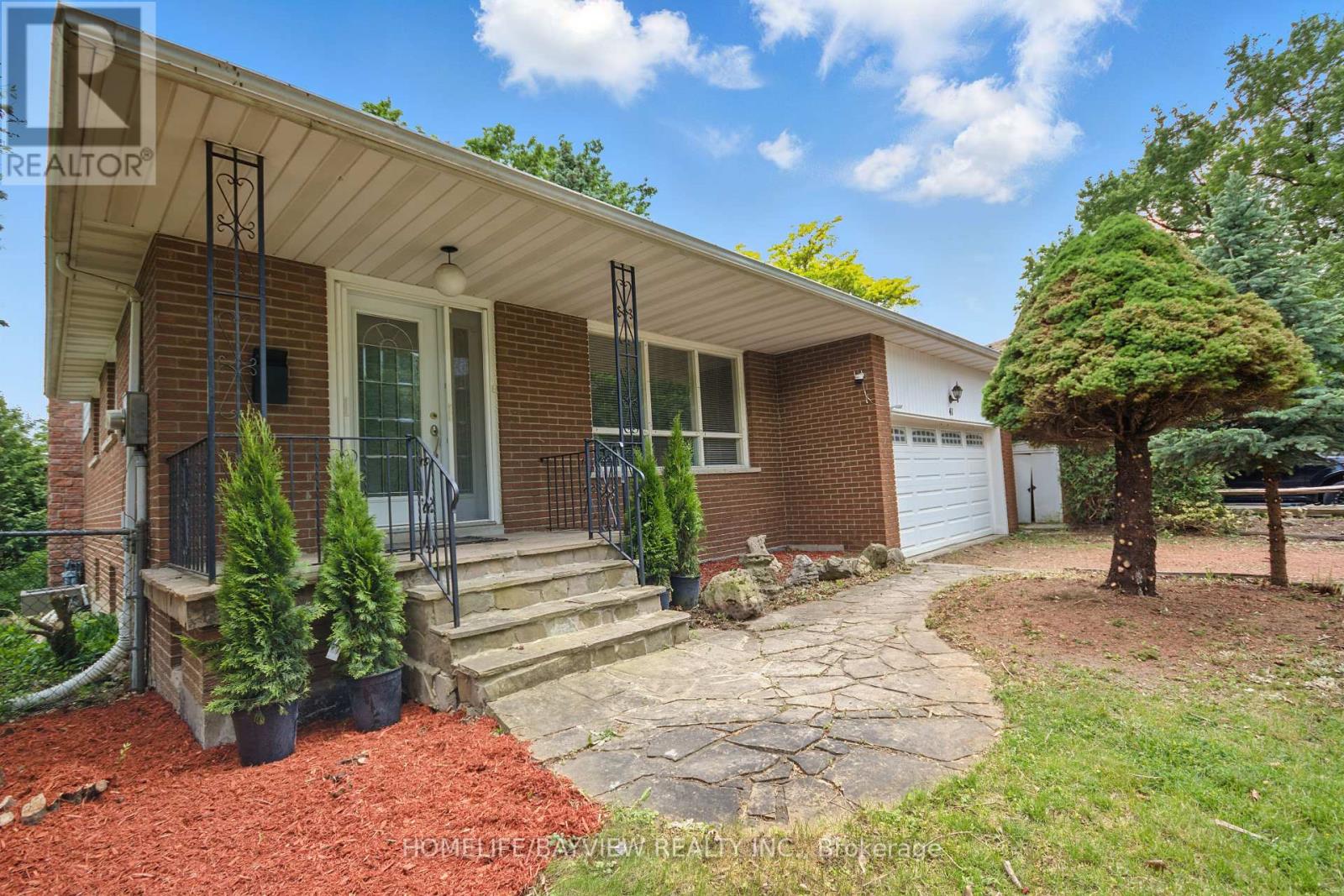 Property at 41 SUNNYWOOD CRESCENT image 3