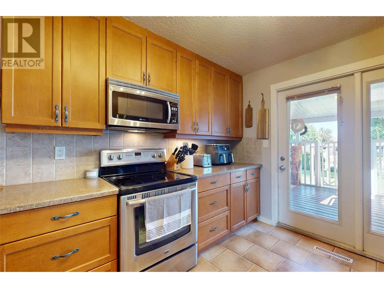 590 Jaschinsky Road, Kelowna, British Columbia  V1X 1L8 - Photo 24 - 10352183