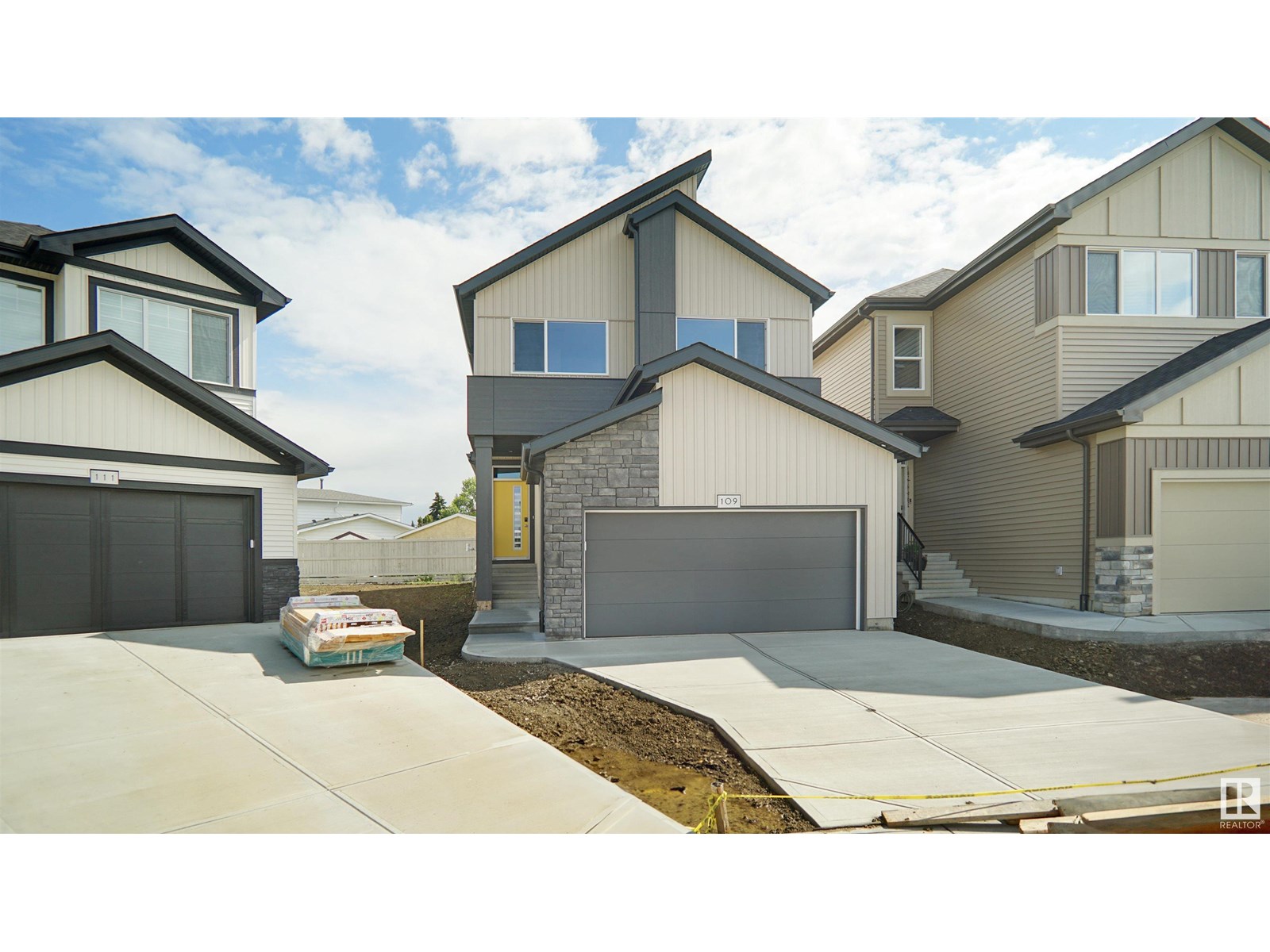 Property at 109 ELSINORE PL NW image 3