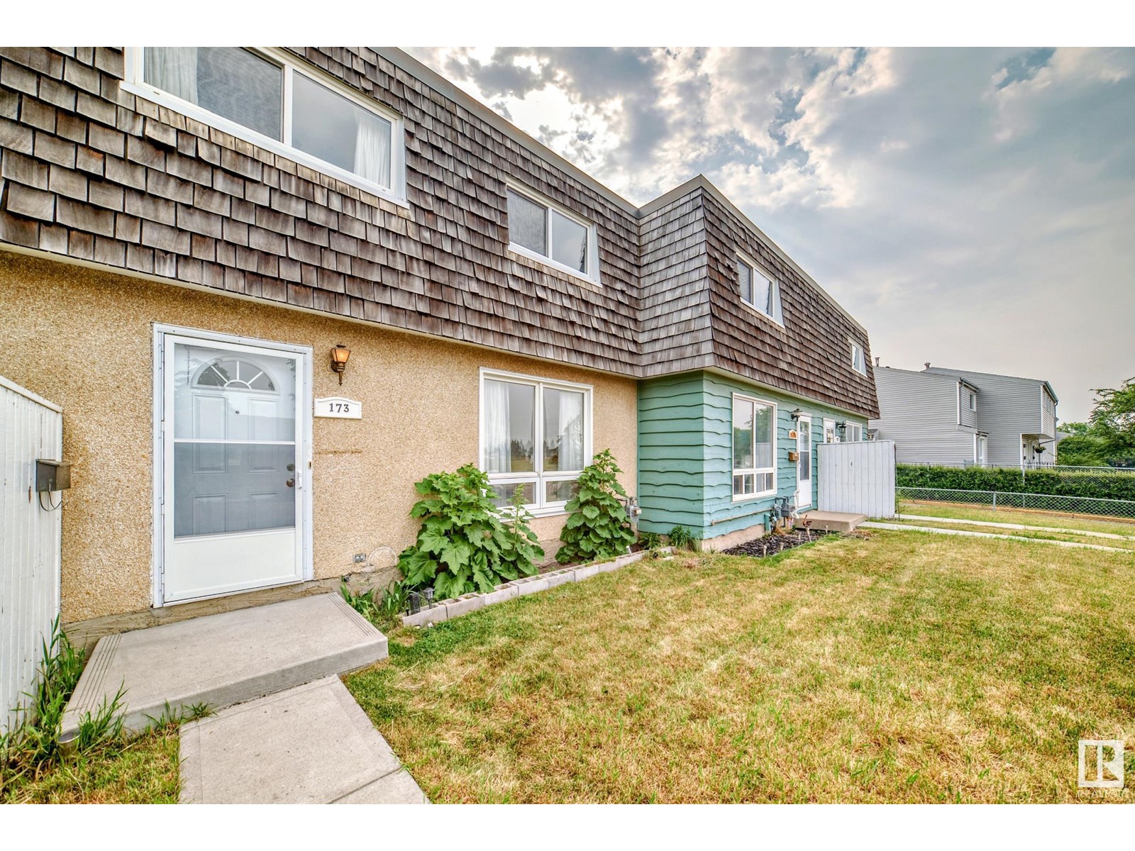 Property at 173 MAYFAIR MEWS NW image 4