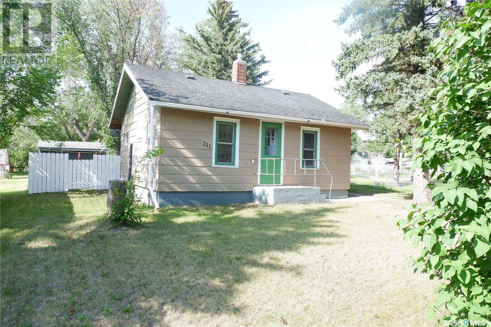 211 2nd AVENUE W, mossbank, Saskatchewan