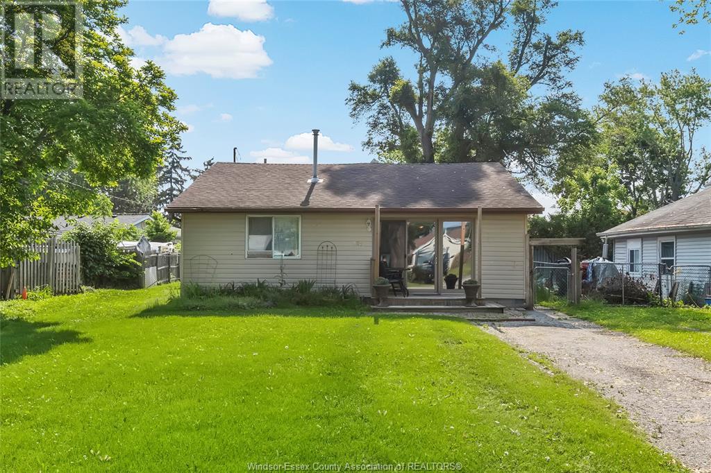 280 Ferris, Essex, Ontario  N0R 1G0 - Photo 2 - 25015182