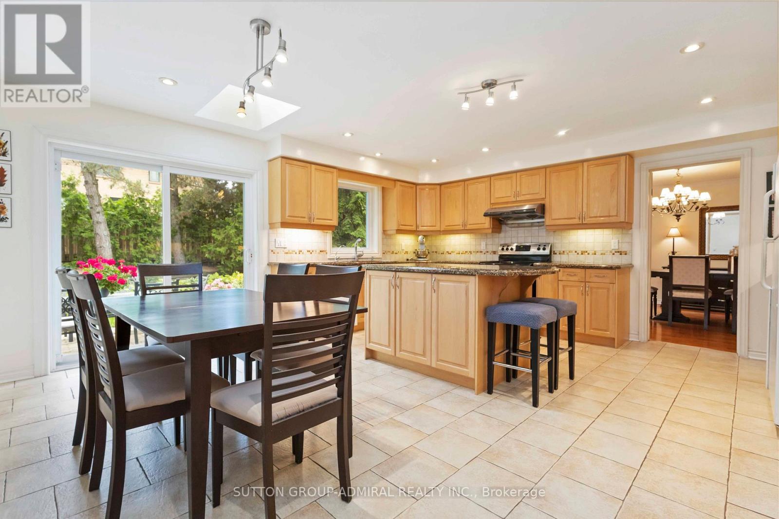 71 Farmstead Road, Toronto, Ontario  M2L 2X2 - Photo 10 - C12234496
