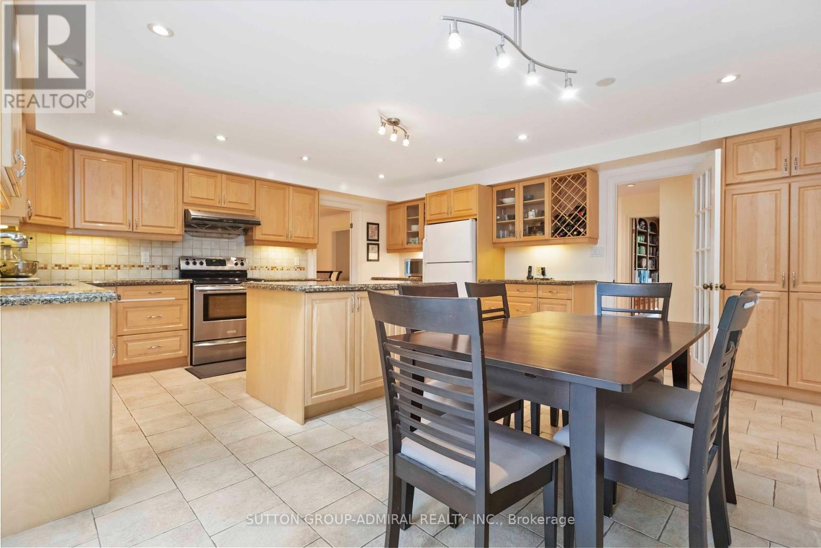 71 Farmstead Road, Toronto, Ontario  M2L 2X2 - Photo 11 - C12234496