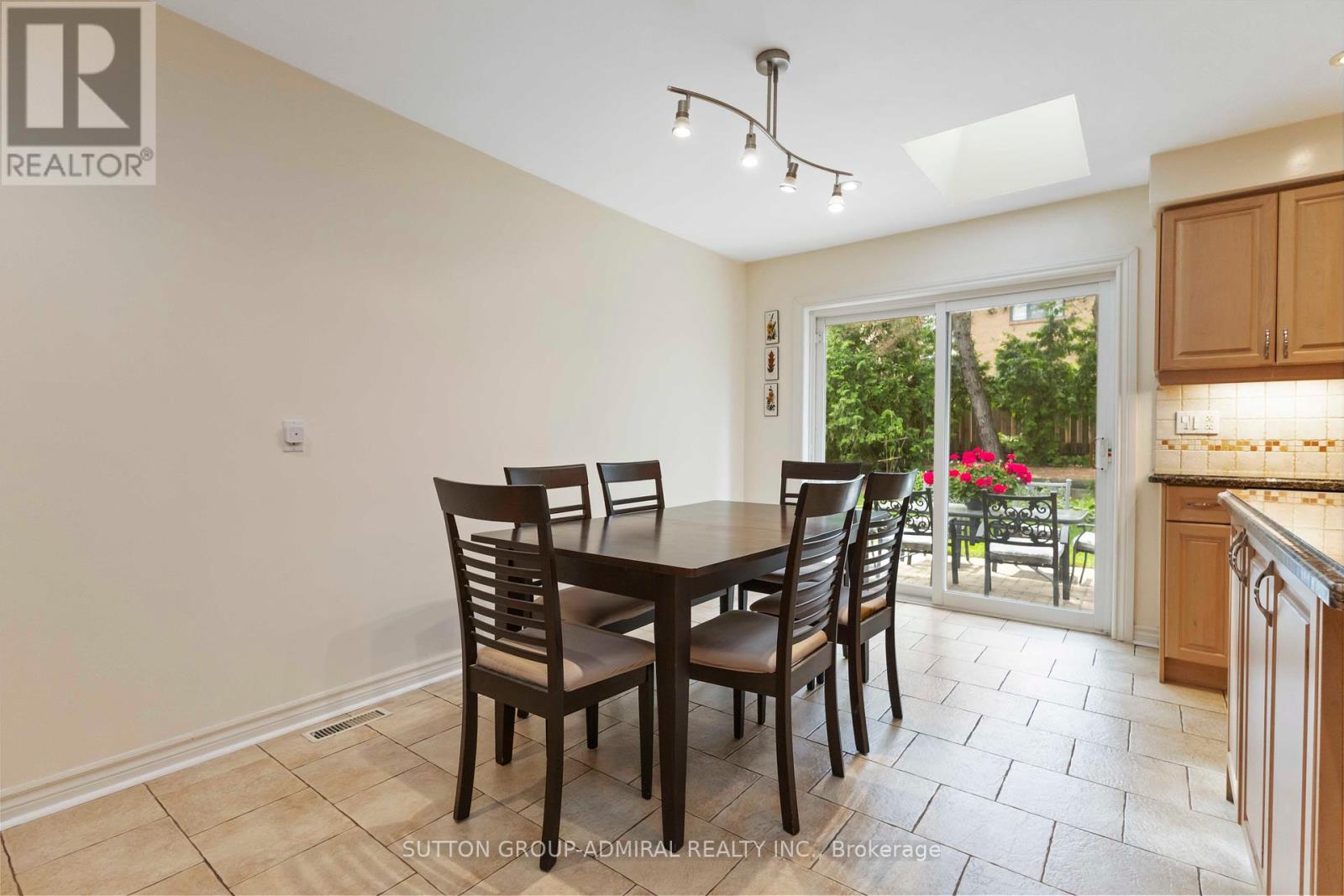 71 Farmstead Road, Toronto, Ontario  M2L 2X2 - Photo 12 - C12234496