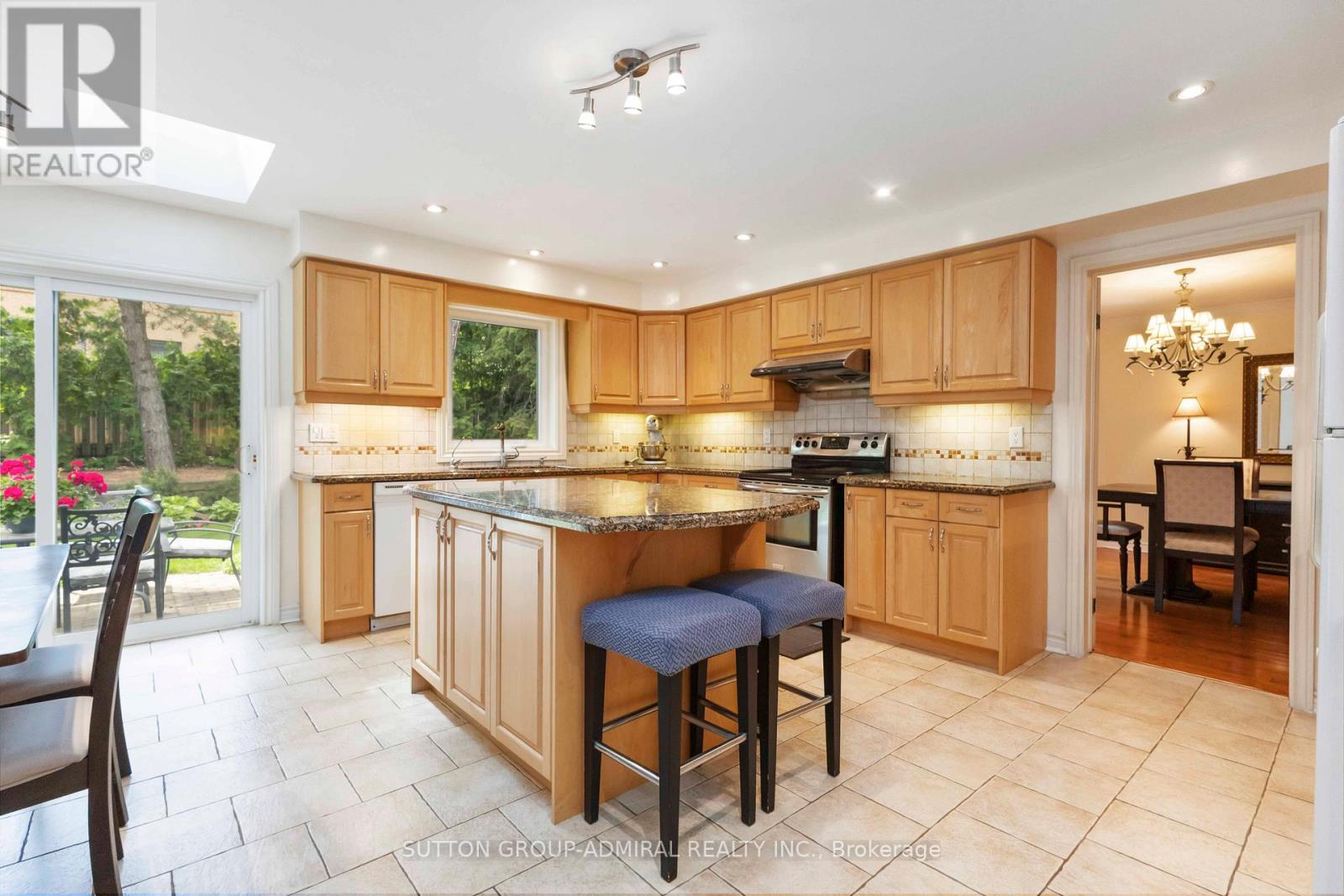 71 Farmstead Road, Toronto, Ontario  M2L 2X2 - Photo 14 - C12234496