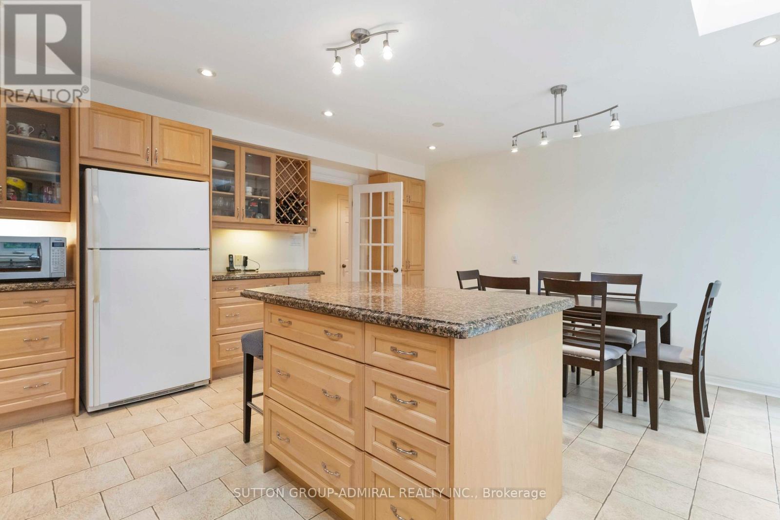 71 Farmstead Road, Toronto, Ontario  M2L 2X2 - Photo 16 - C12234496