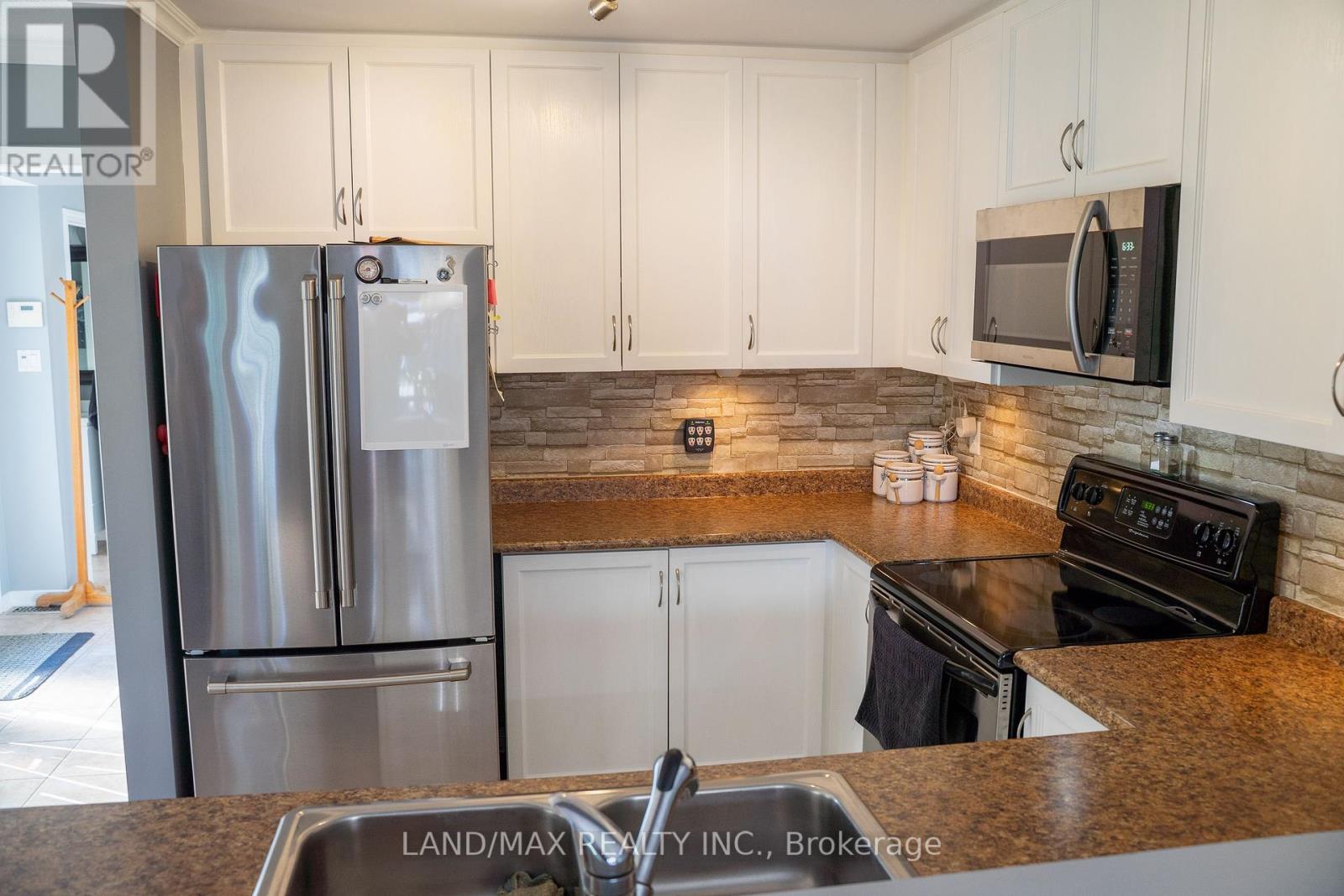 88 Lookout Street, Essa (Angus), Ontario  L3W 0E6 - Photo 10 - N12234531