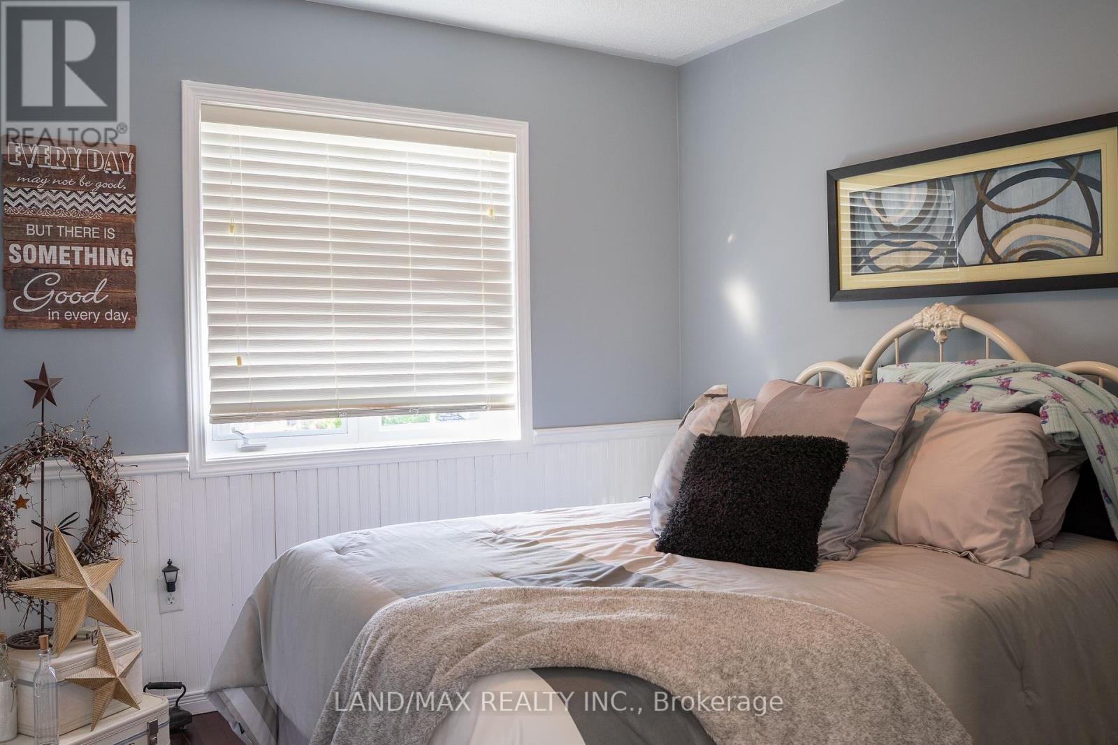 88 Lookout Street, Essa (Angus), Ontario  L3W 0E6 - Photo 18 - N12234531