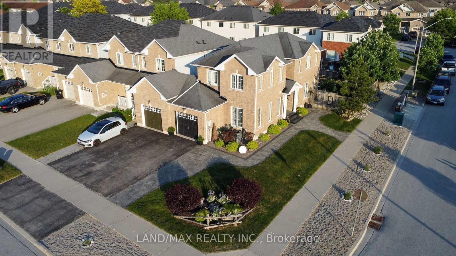 88 Lookout Street, Essa (Angus), Ontario  L3W 0E6 - Photo 4 - N12234531