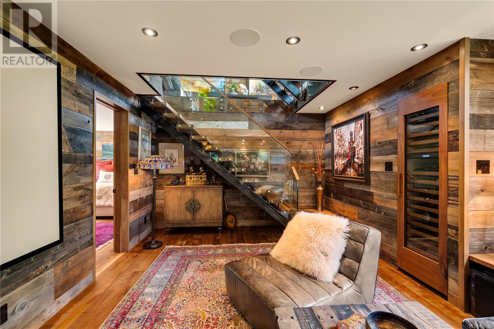 Property at 626 Monterey Ave image 4