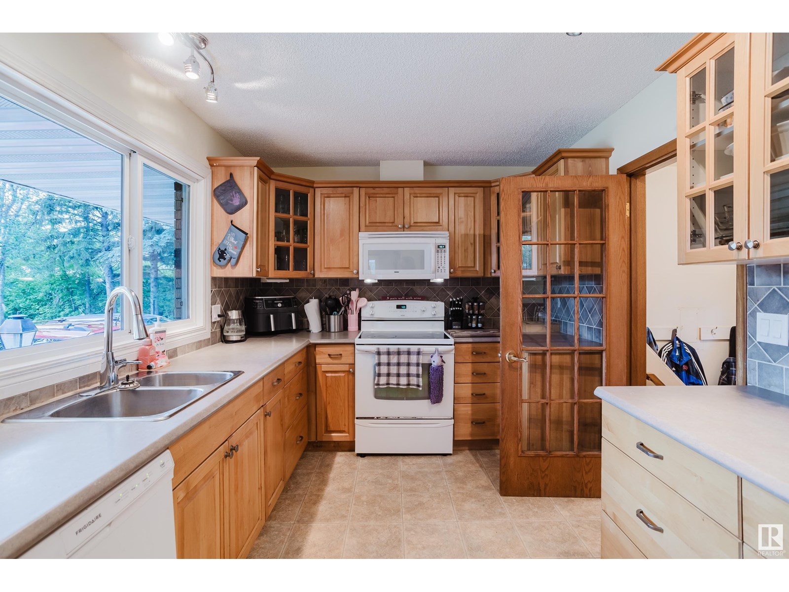 Property at 379 22559 Wye Rd RD image 3