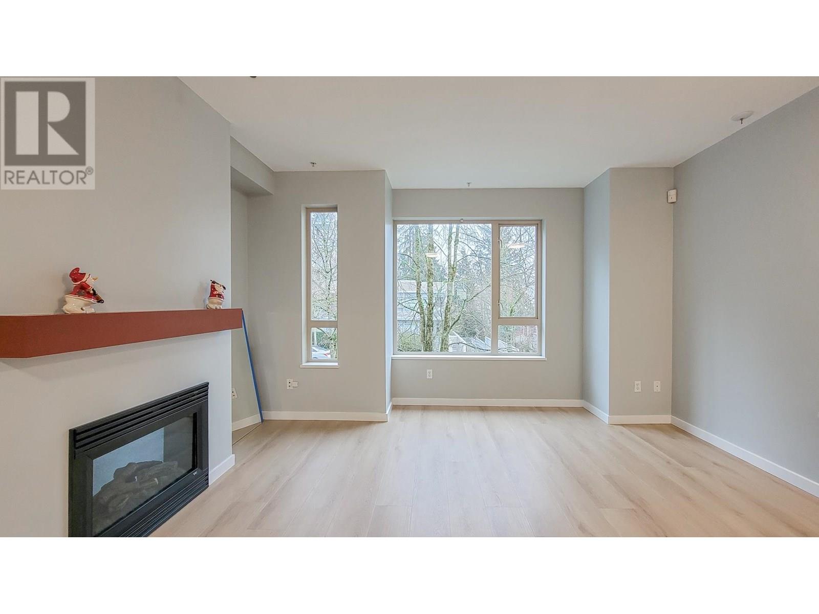 Listing Picture 9 of 32 : 130 9229 UNIVERSITY CRESCENT, Burnaby / 本拿比 - 魯藝地產 Yvonne Lu Group - MLS Medallion Club Member