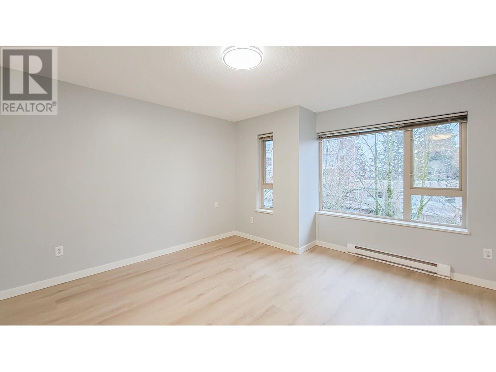 Listing Picture 18 of 32 : 130 9229 UNIVERSITY CRESCENT, Burnaby / 本拿比 - 魯藝地產 Yvonne Lu Group - MLS Medallion Club Member
