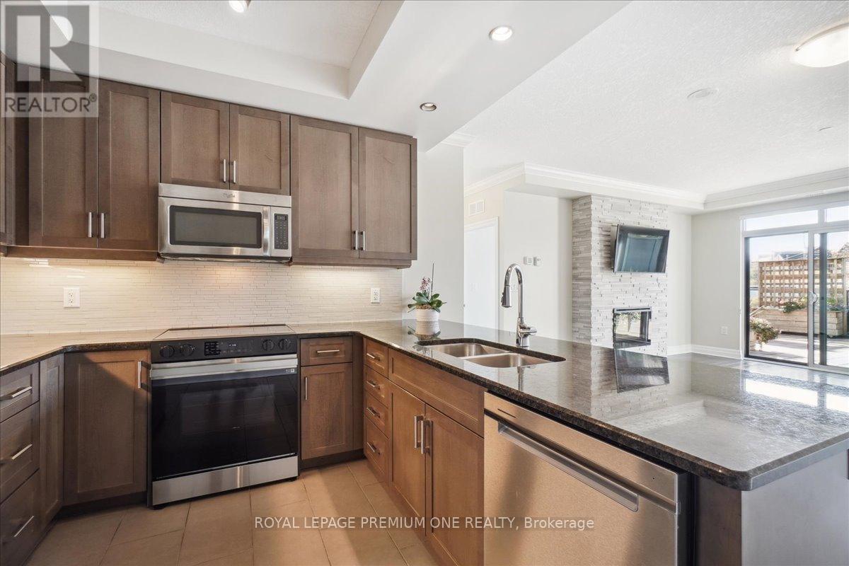 Property at 301 - 150 WELLINGTON STREET E image 3