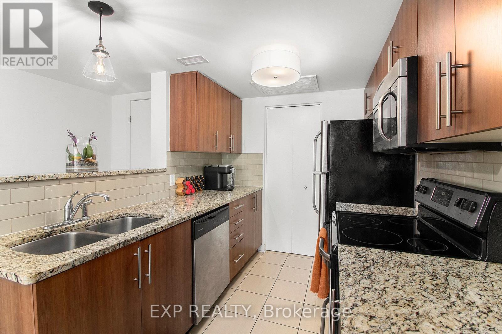 201 - 146 Daly Avenue, Ottawa, Ontario  K2N 6E9 - Photo 6 - X12234641