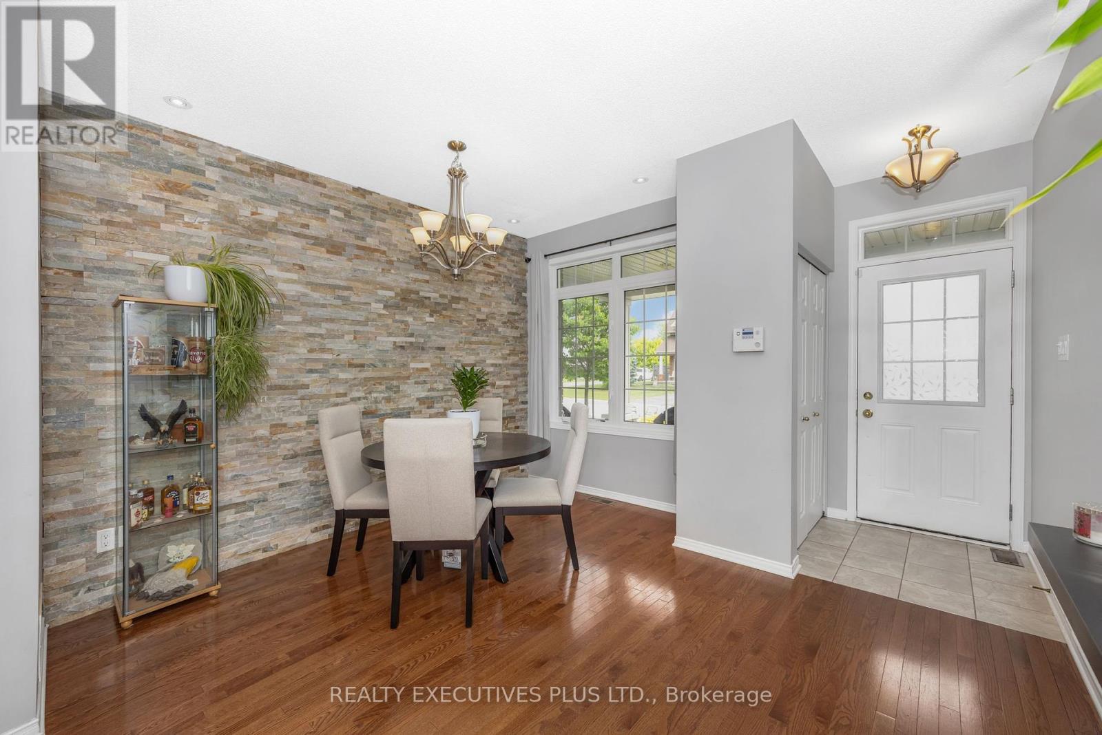 Property at 341 JASPER CRESCENT image 4