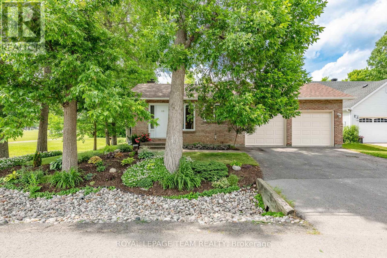 Property at 119 ROYAL YORK STREET W image 1