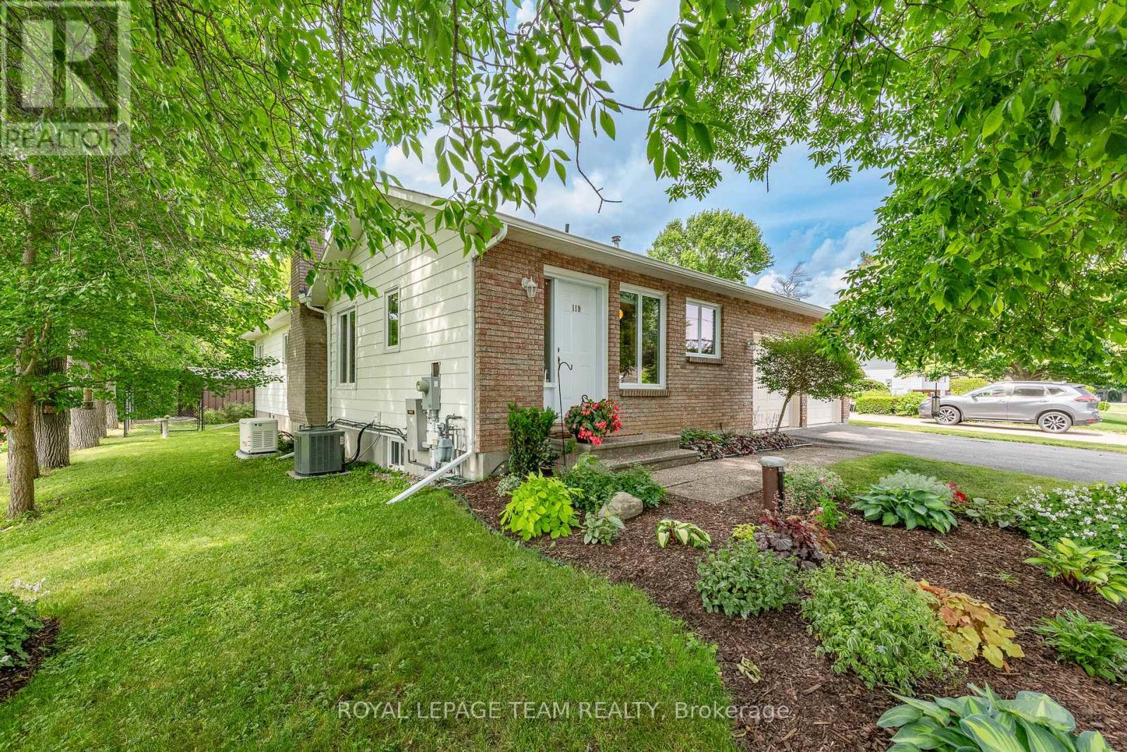 Property at 119 ROYAL YORK STREET W image 5