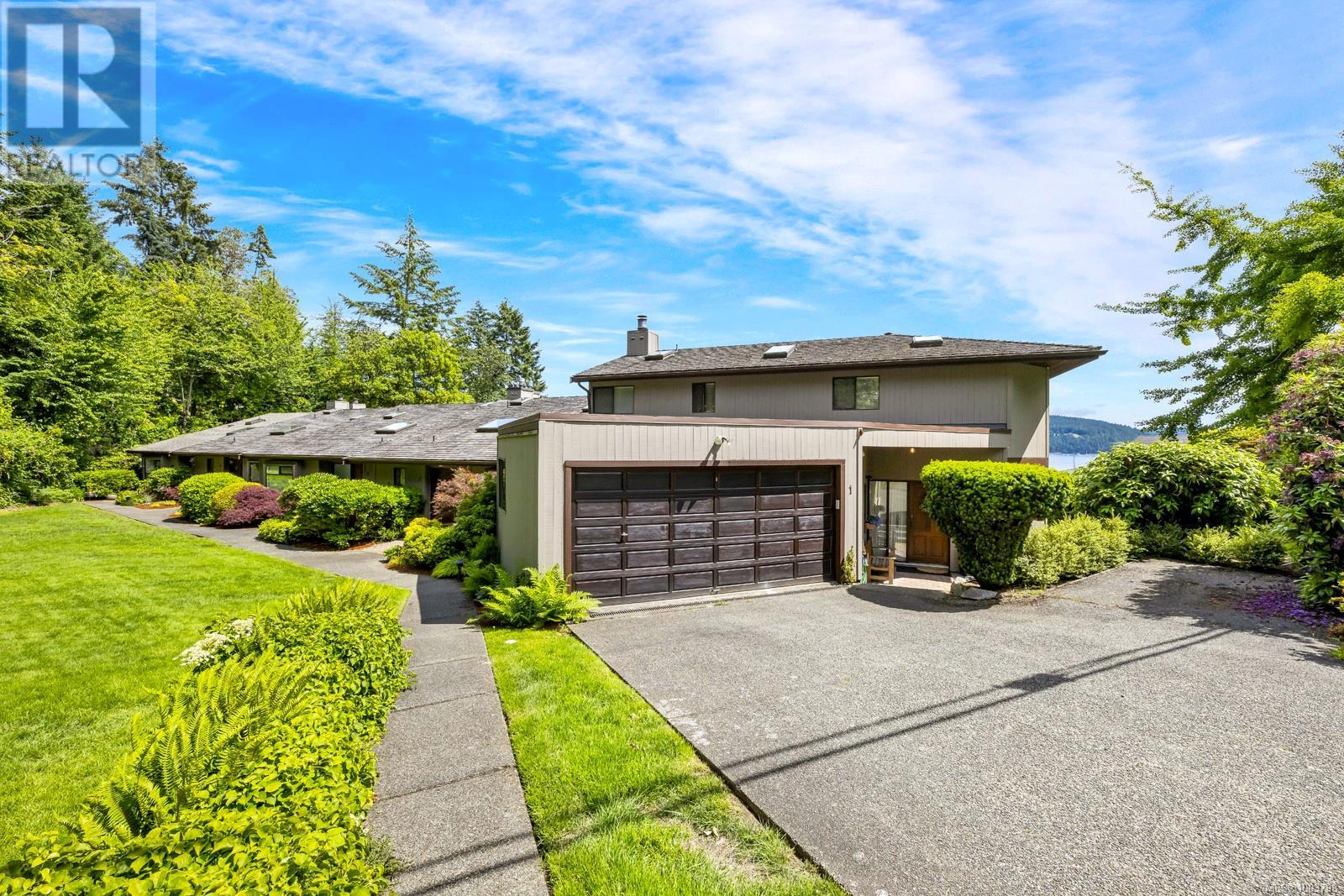 Property at 1 6797 Beaumont Ave image 4