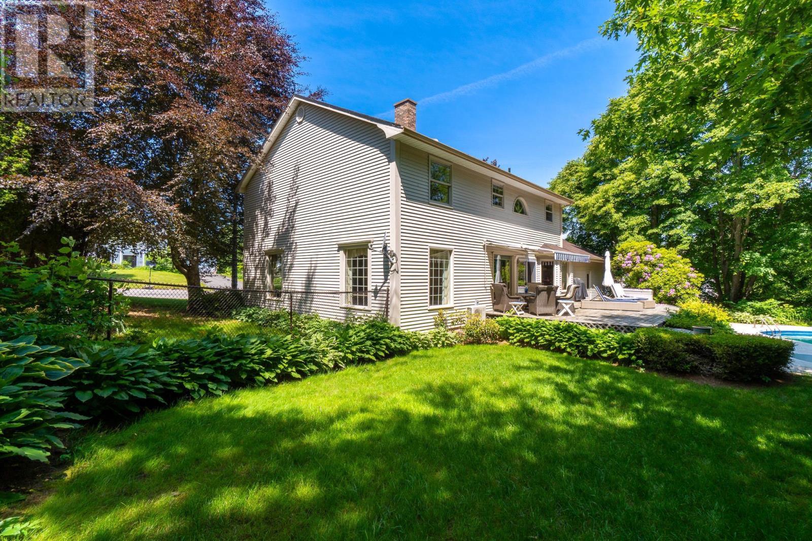 Property at 9 Glenlee Drive image 4