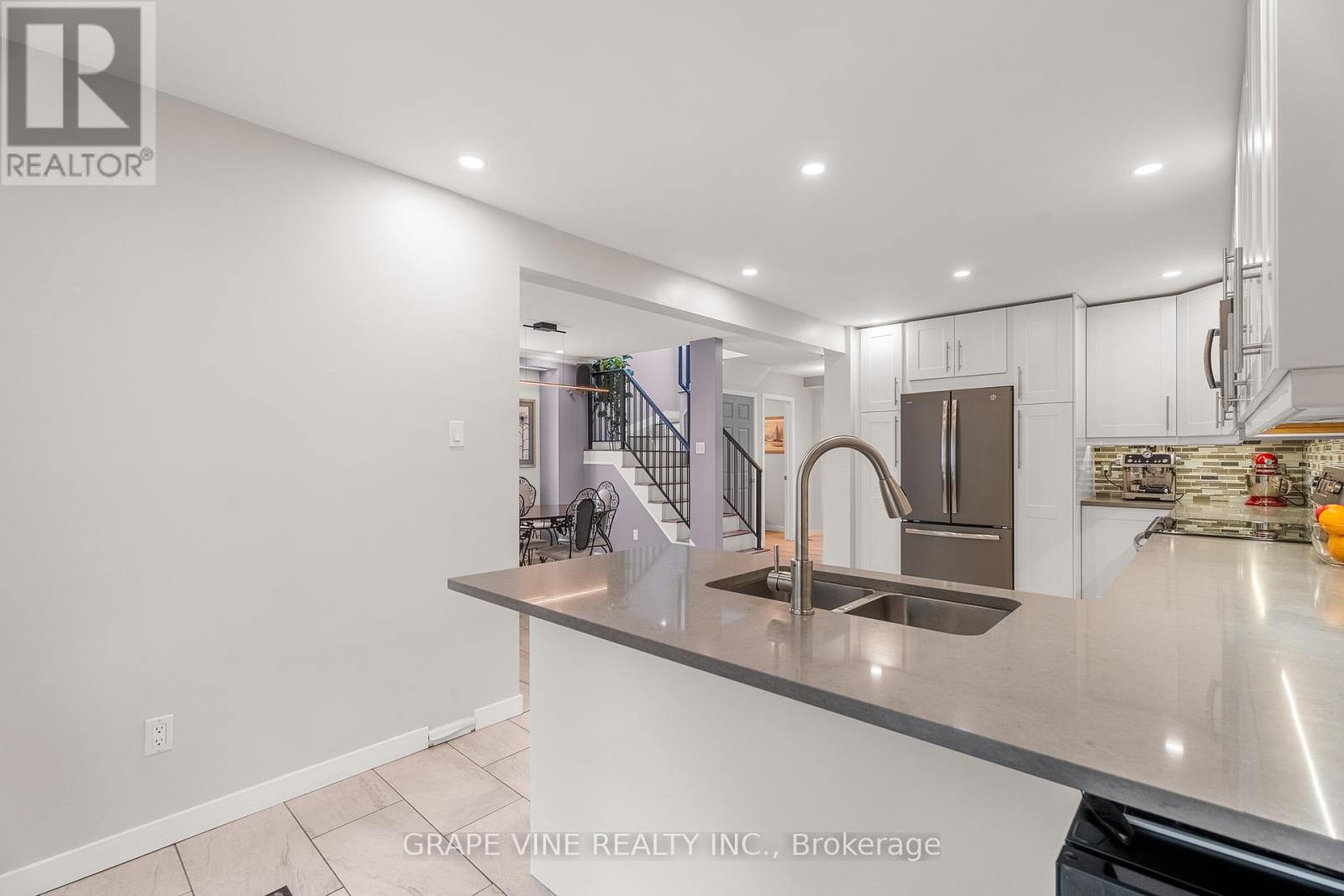 32 Acklam Terrace, Ottawa, Ontario  K2K 2H5 - Photo 10 - X12234716