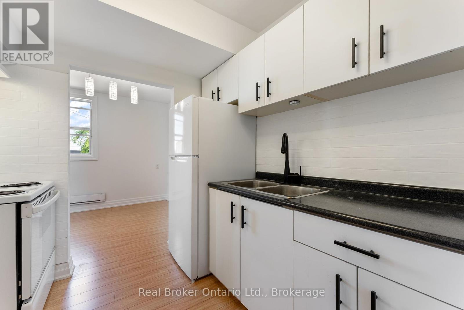 5 - 985 Kingsway Drive, Burlington, Ontario  L7T 3J1 - Photo 10 - W12234735