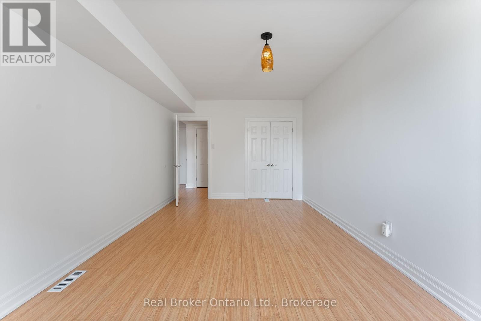 5 - 985 Kingsway Drive, Burlington, Ontario  L7T 3J1 - Photo 5 - W12234735