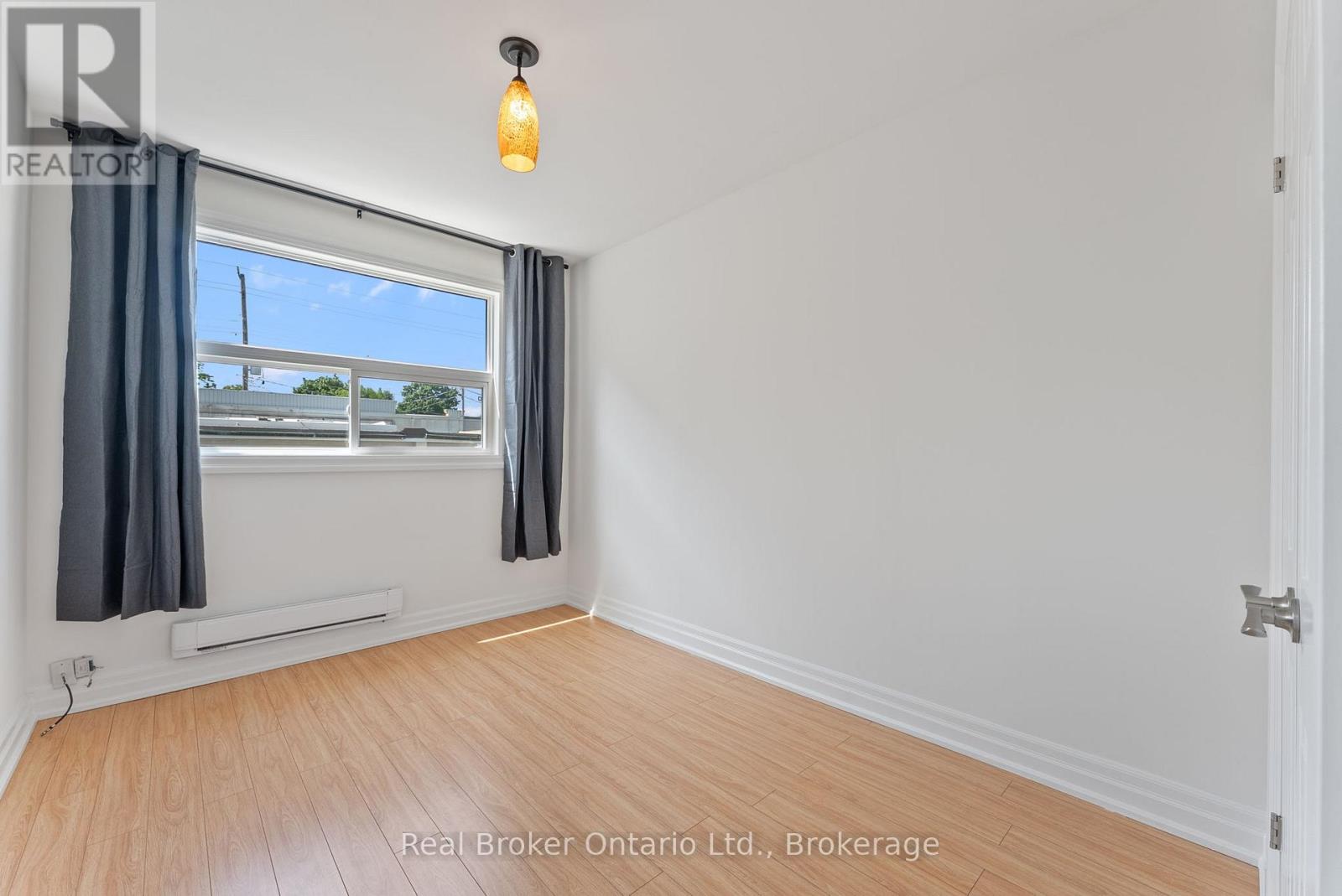 5 - 985 Kingsway Drive, Burlington, Ontario  L7T 3J1 - Photo 7 - W12234735