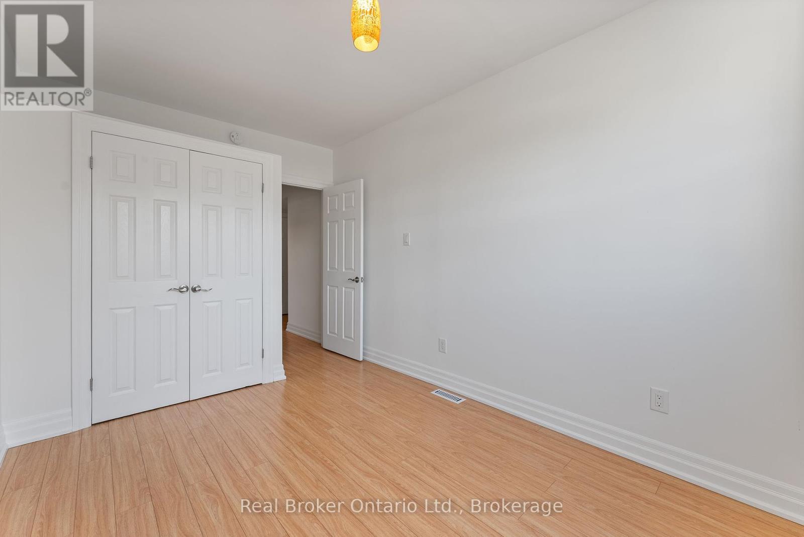 5 - 985 Kingsway Drive, Burlington, Ontario  L7T 3J1 - Photo 8 - W12234735