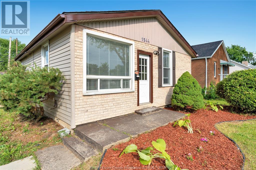 Property at 1544 MARK AVENUE image 3
