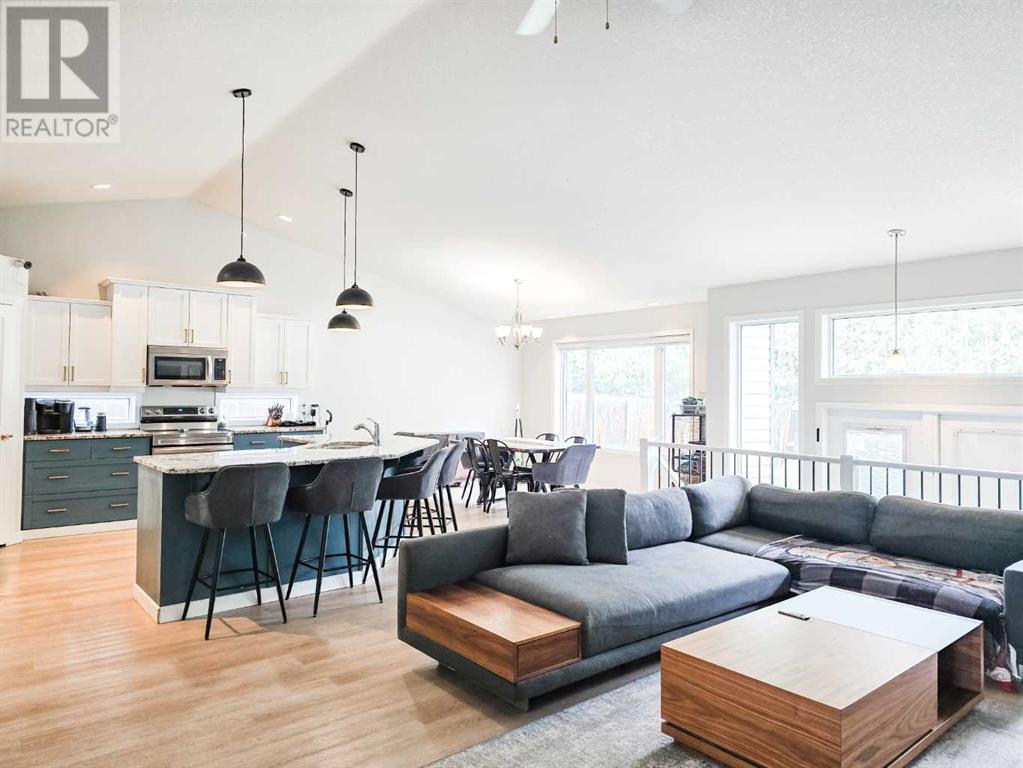 Property at 1519 41 Street image 3
