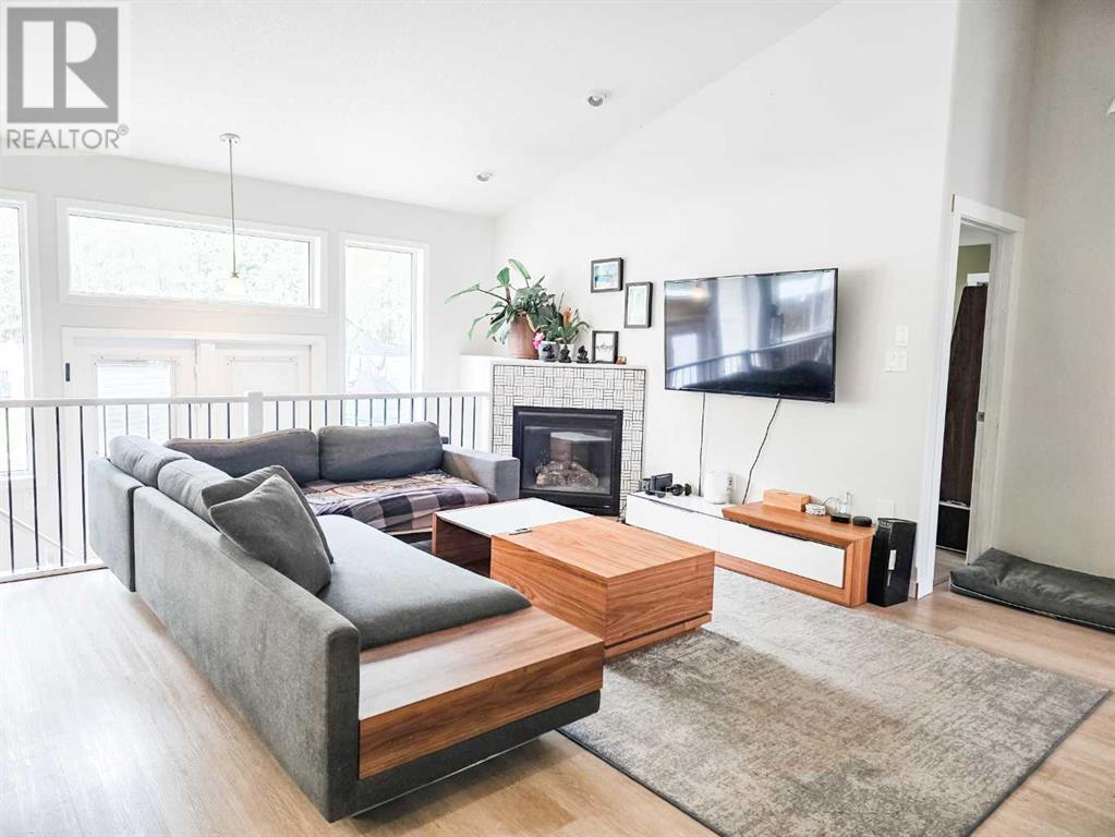 Property at 1519 41 Street image 4