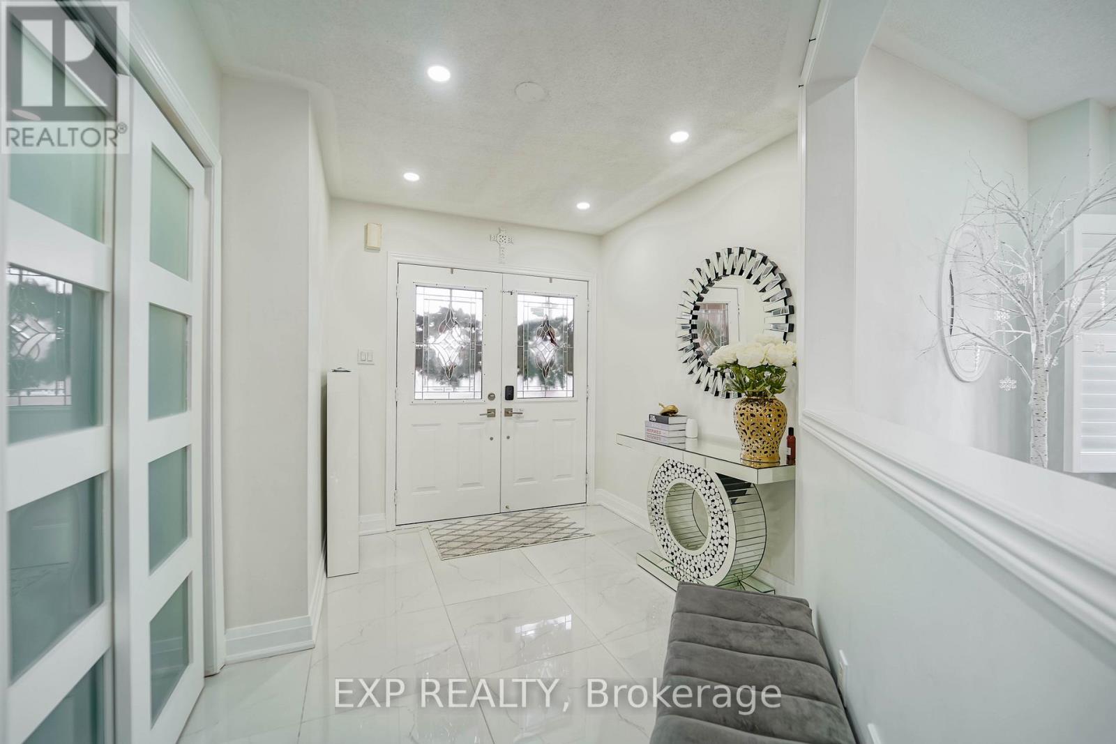Property at 33 GLORIA CRESCENT image 3