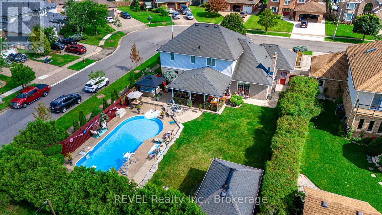 Property at 23 GREEN MEADOW CRESCENT image 2
