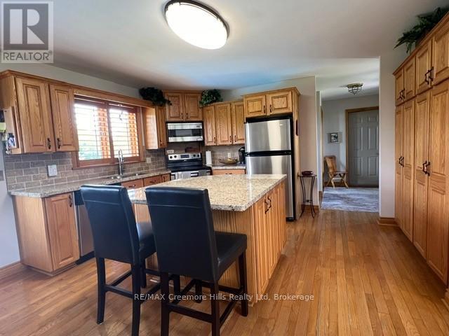 2332 Centre Line Road, Clearview, Ontario  L0M 1G0 - Photo 17 - S12234806