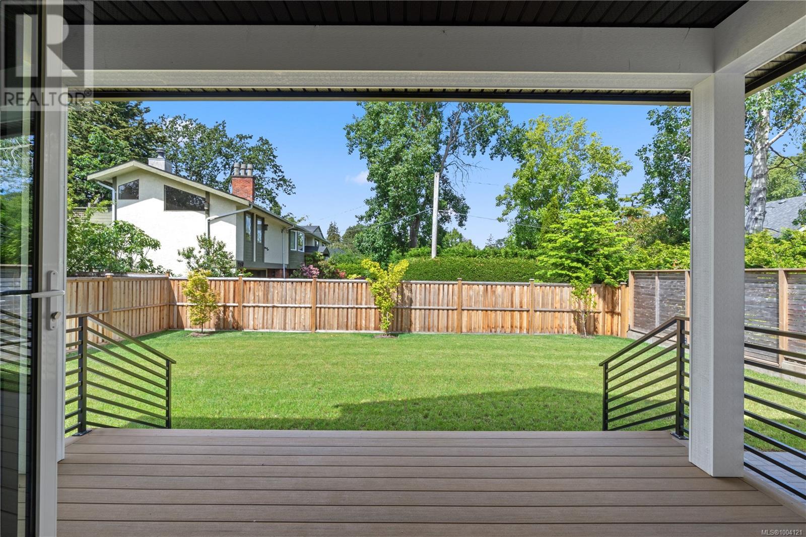 Property at 2480 Plumer St image 3