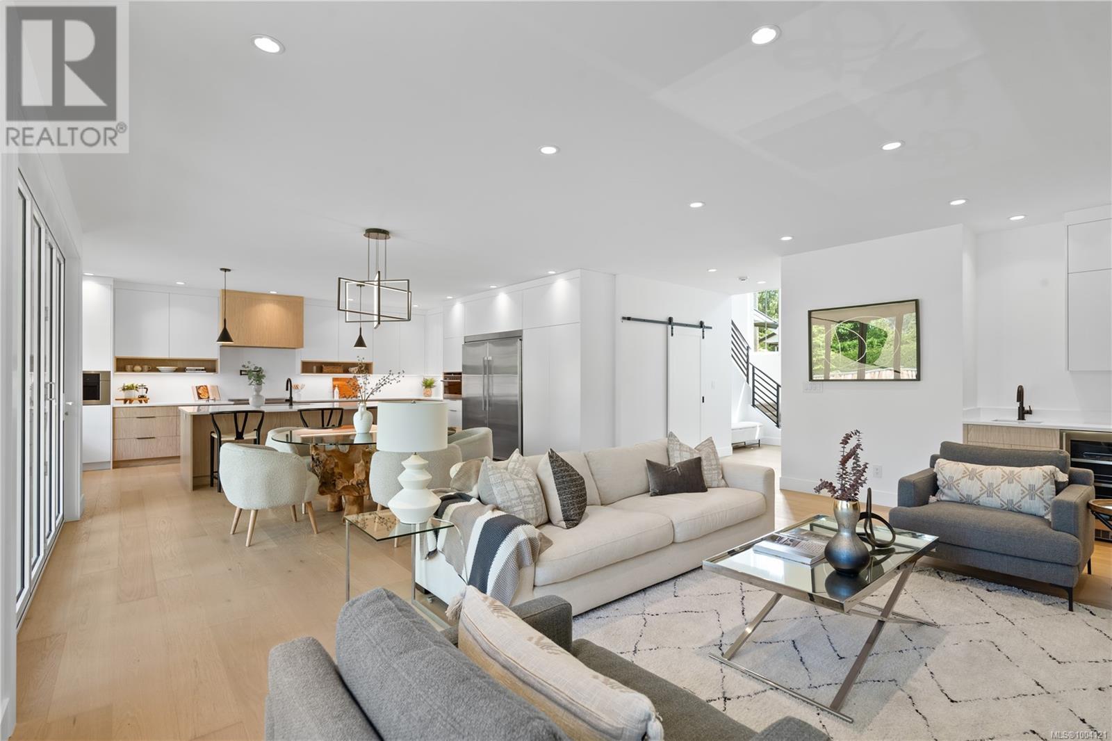 Property at 2480 Plumer St image 1