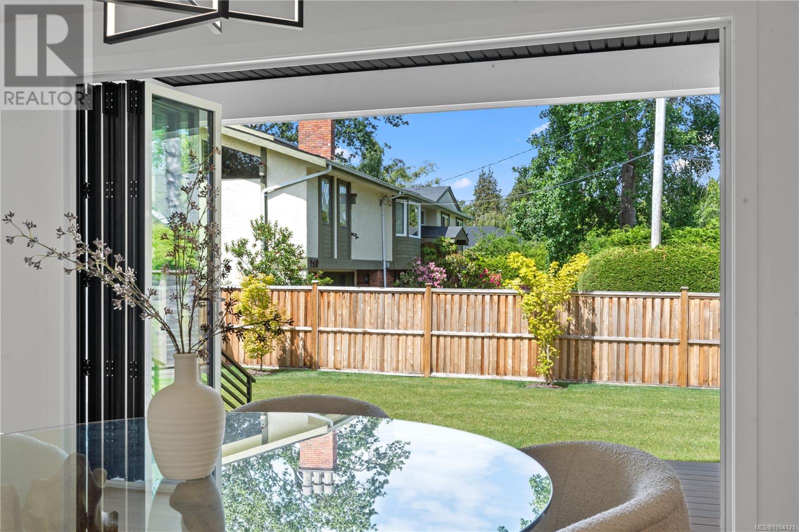Property at 2480 Plumer St image 2